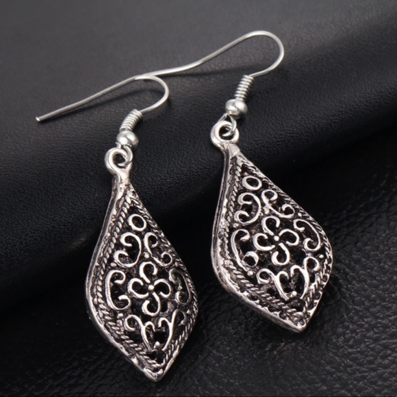 Eclectic Ginger Jewelry - Boho vintage style hollow filigree earrings
